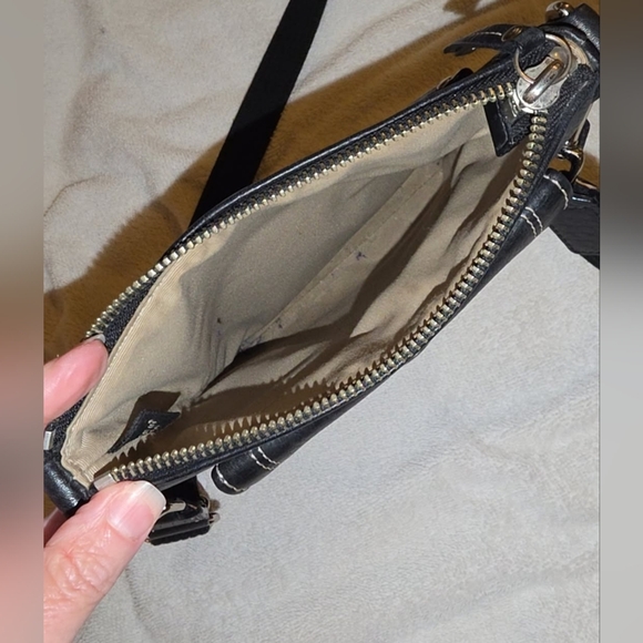 Vintage Black Leather Crossbody Bag - Silver Hardware - Good Condition - Picture 4 of 4